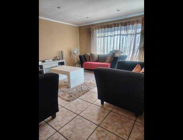 3 BEDROOM HOUSE FOR SALE IN LEBOENG